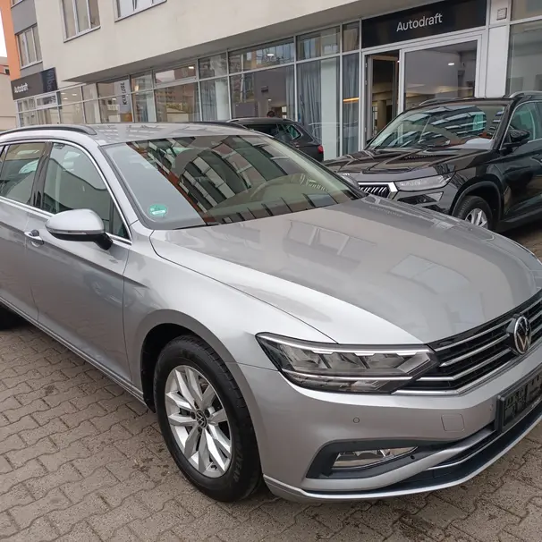 VW Passat B8 Variant 2.0 TDI 110kW Manual / Masáž